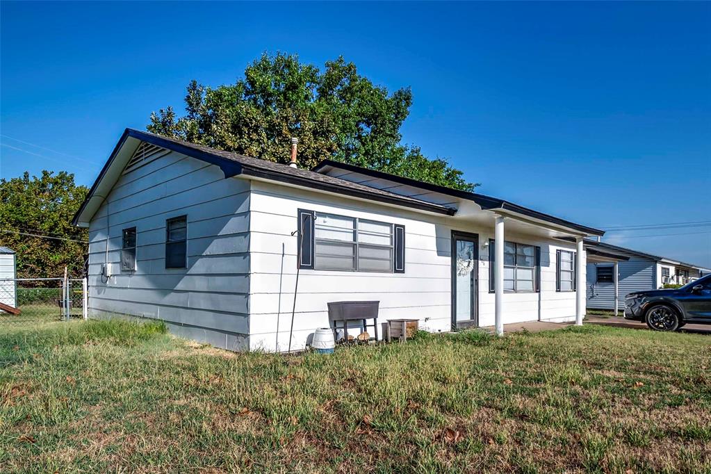 606 N Cedar Avenue Property Photo 3