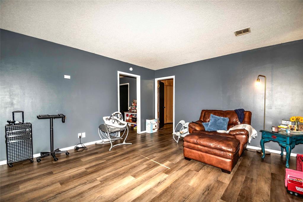 606 N Cedar Avenue Property Photo 6