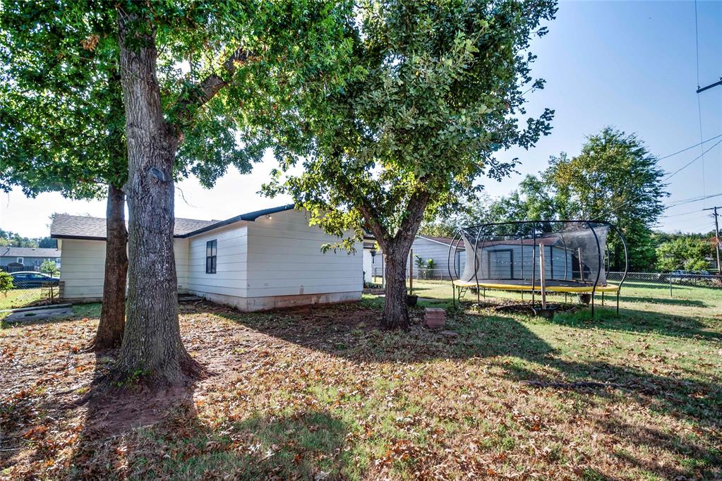 606 N Cedar Avenue Property Photo 18