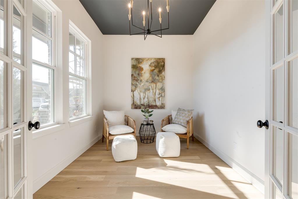 1917 Parkwood Avenue Property Photo 3