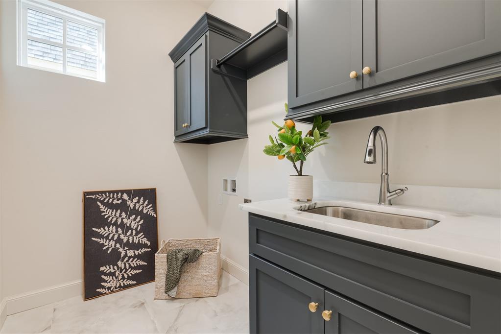 1917 Parkwood Avenue Property Photo 9