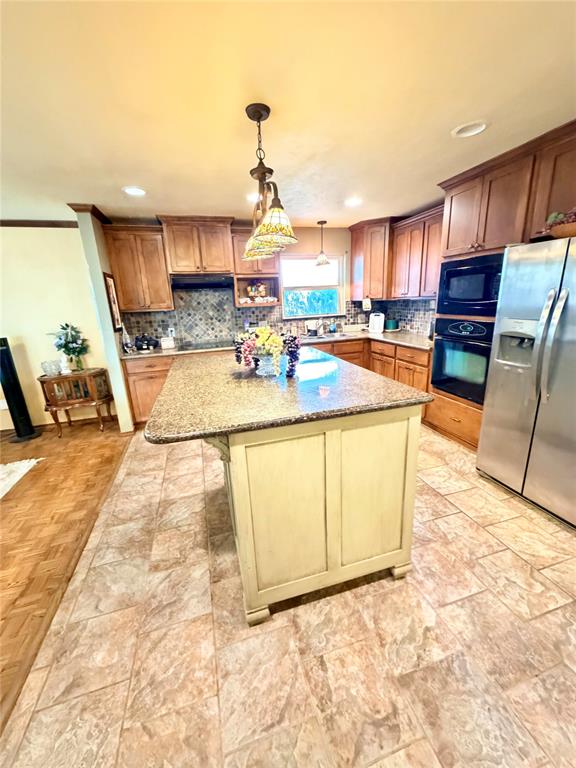 5015 N Vermont Avenue Property Photo 6