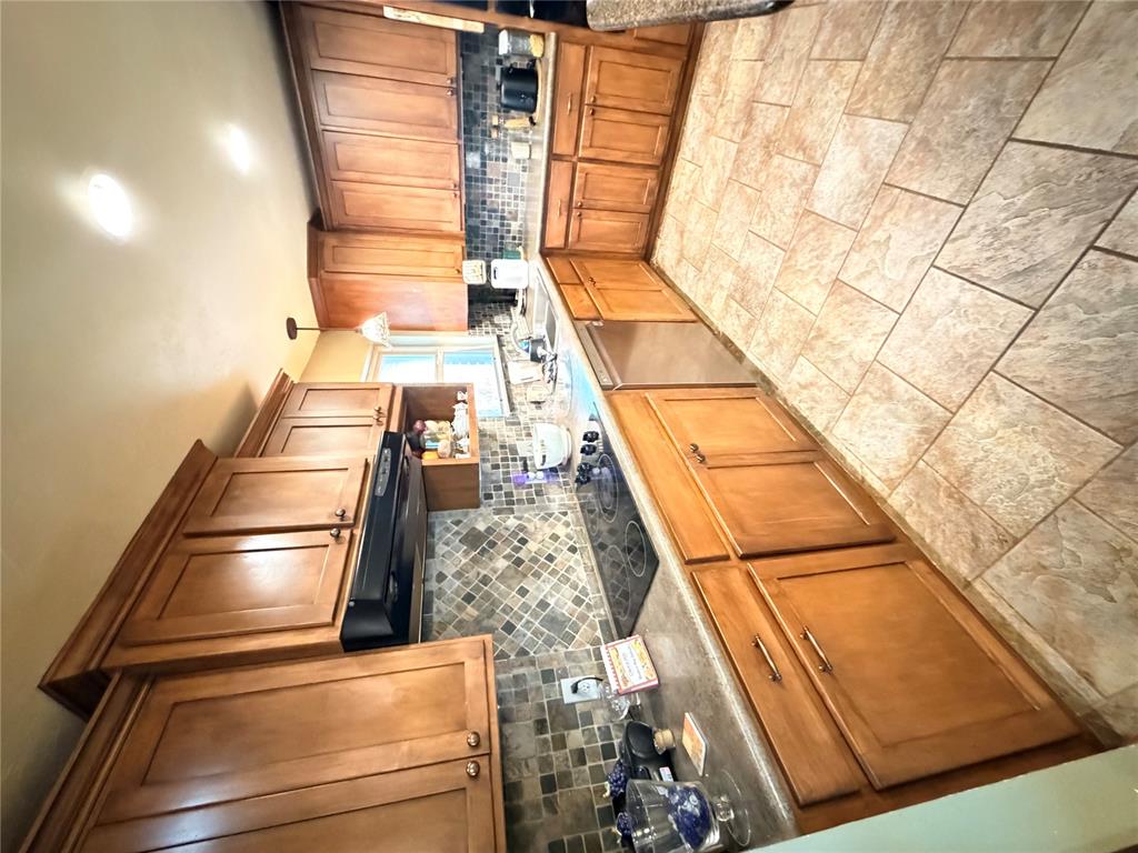 5015 N Vermont Avenue Property Photo 7