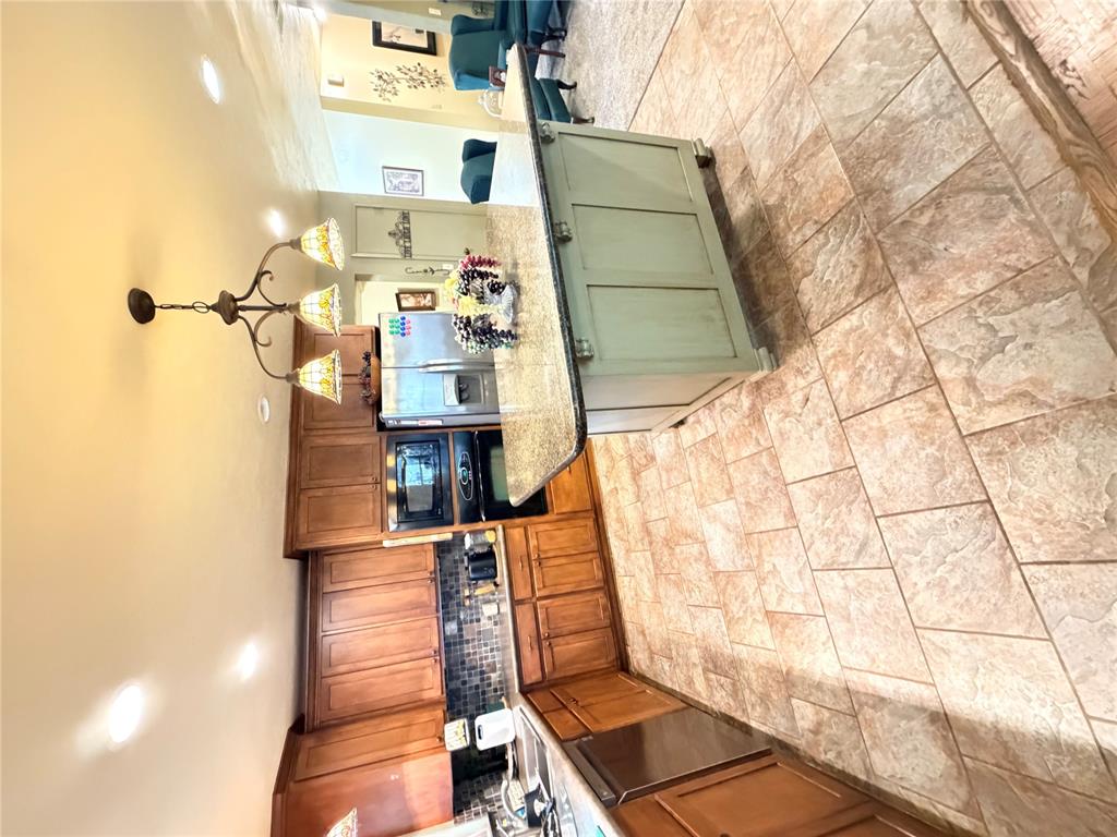 5015 N Vermont Avenue Property Photo 8