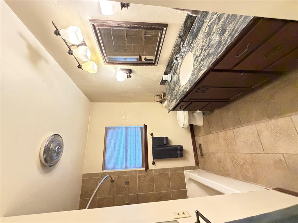 5015 N Vermont Avenue Property Photo 12