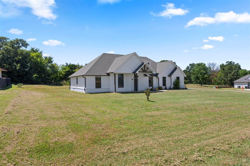 11939 County Road 3513 Loop Property Photo 3