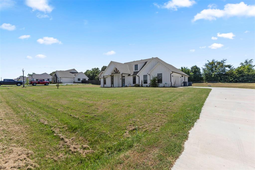 11939 County Road 3513 Loop Property Photo 4