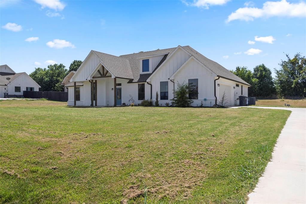 11939 County Road 3513 Loop Property Photo 5