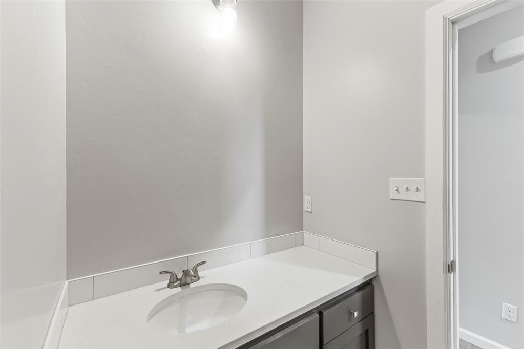 11939 County Road 3513 Loop Property Photo 28