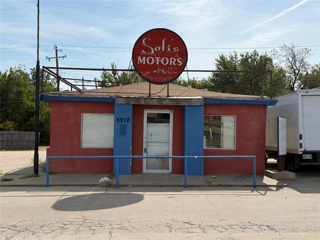 5912 S Shields Boulevard Property Photo 1