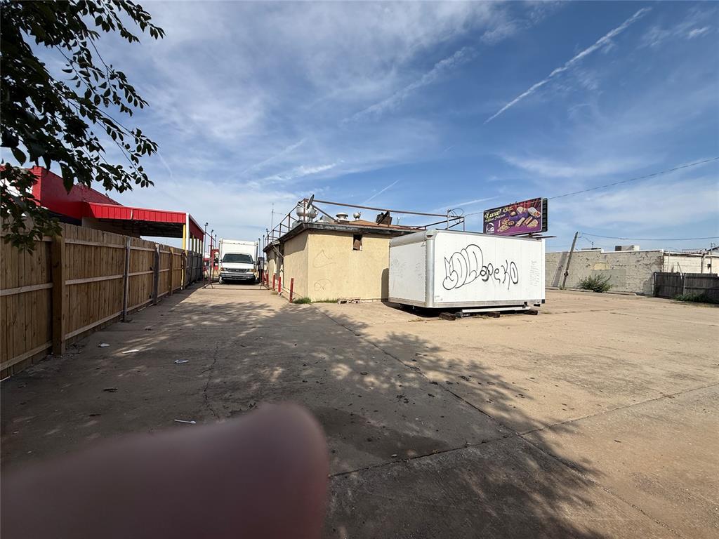 5912 S Shields Boulevard Property Photo 4