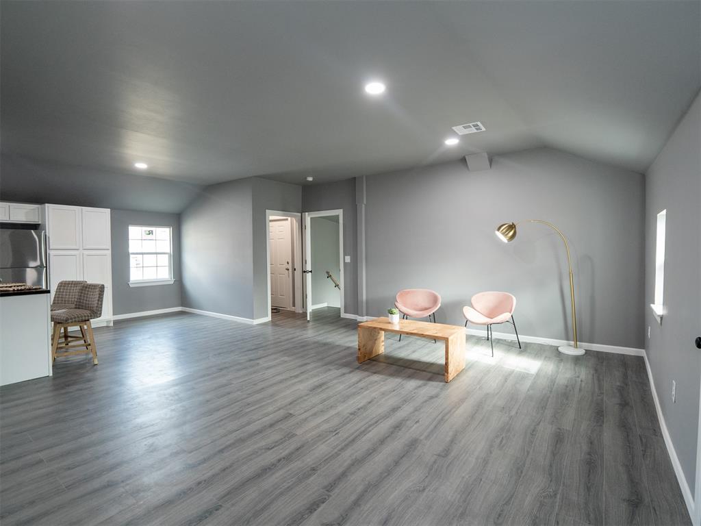 628 S Philadelphia Avenue Property Photo 2