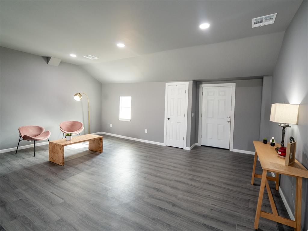 628 S Philadelphia Avenue Property Photo 3
