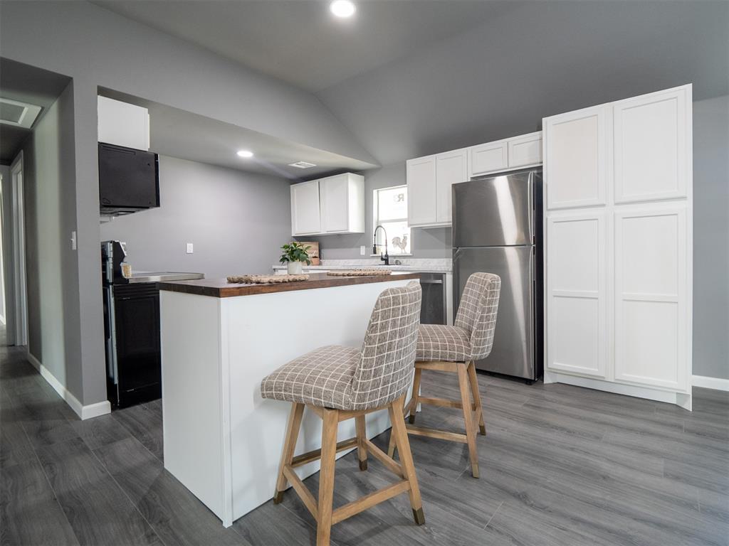 628 S Philadelphia Avenue Property Photo 4