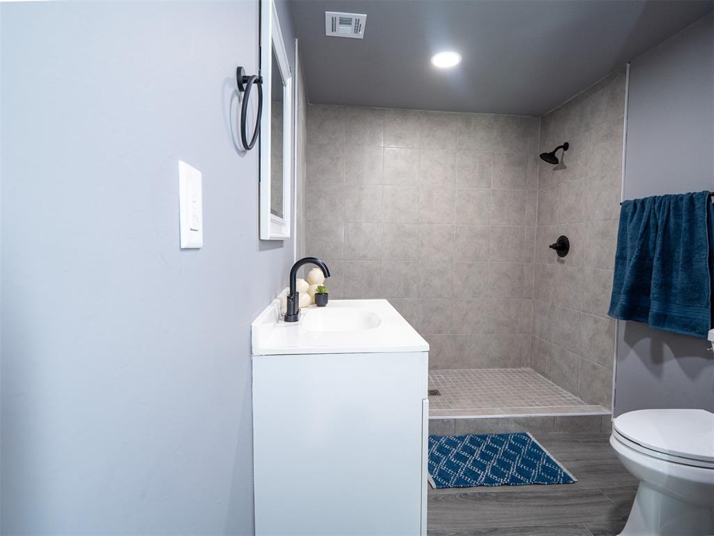 628 S Philadelphia Avenue Property Photo 11