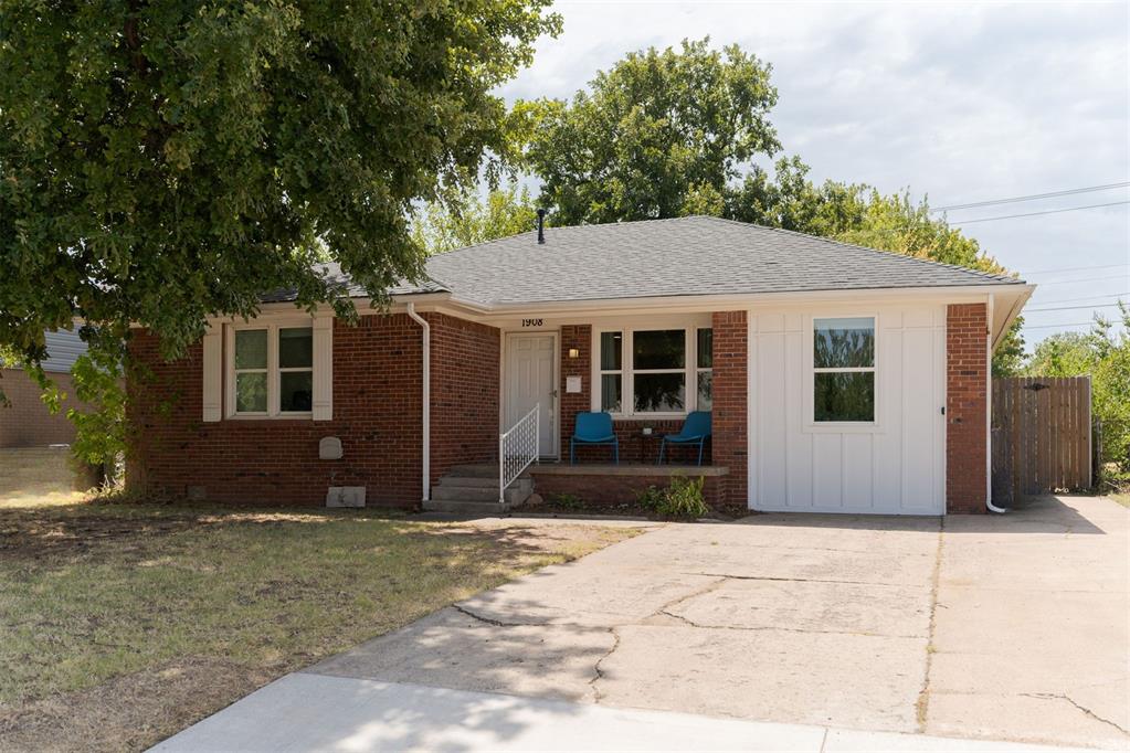 1908 Churchill Way Property Photo 2