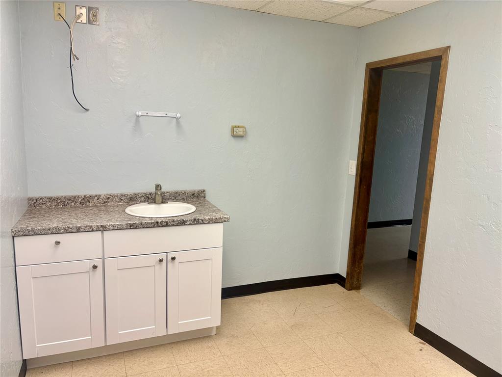 7300 S Western Avenue Property Photo 6