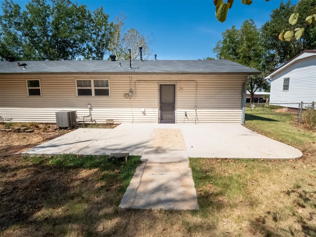 1004 Birch Street Property Photo 5
