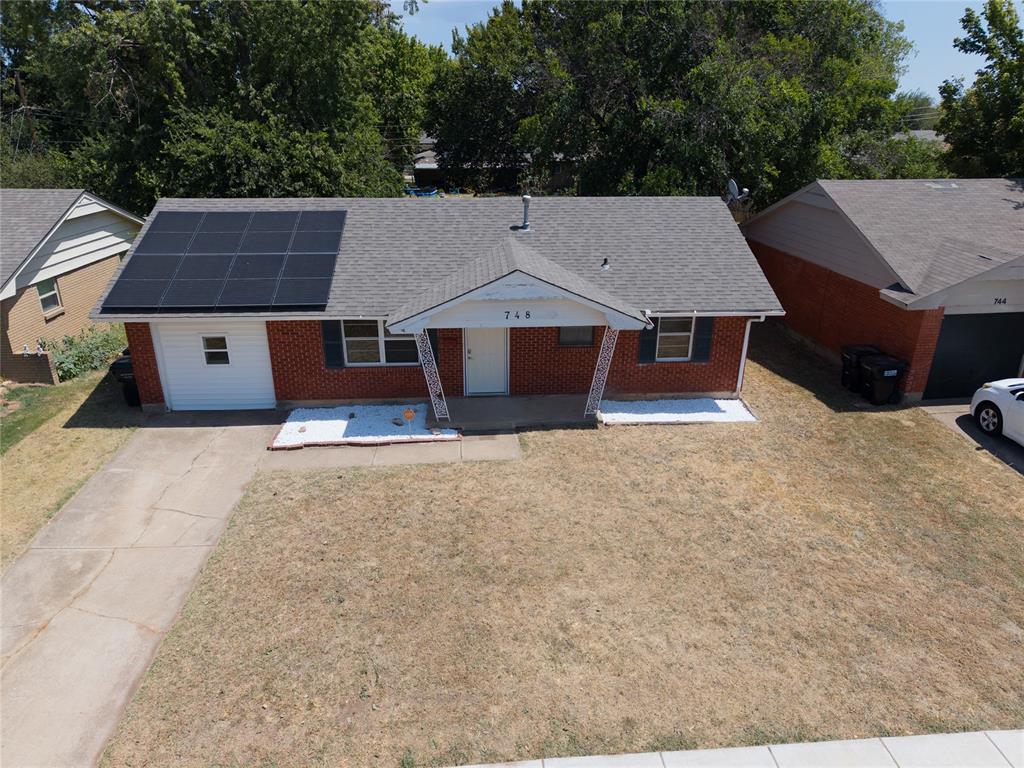 748 N Markwell Avenue Property Photo 3