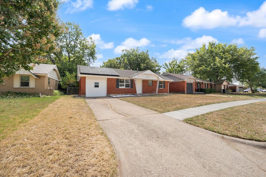 748 N Markwell Avenue Property Photo 6