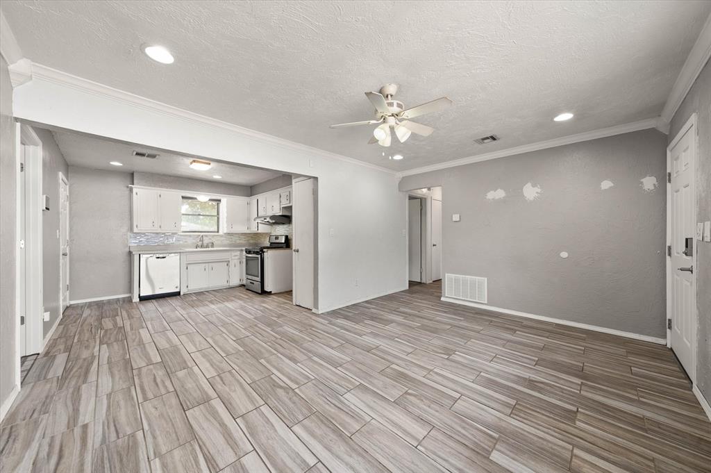 748 N Markwell Avenue Property Photo 10