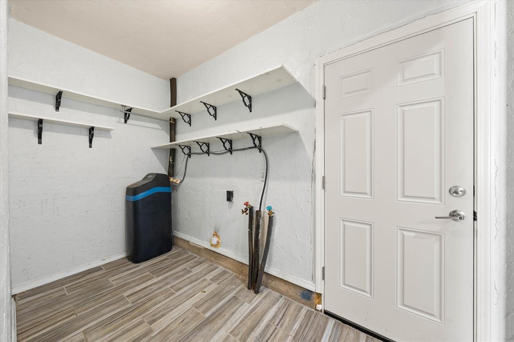 748 N Markwell Avenue Property Photo 32