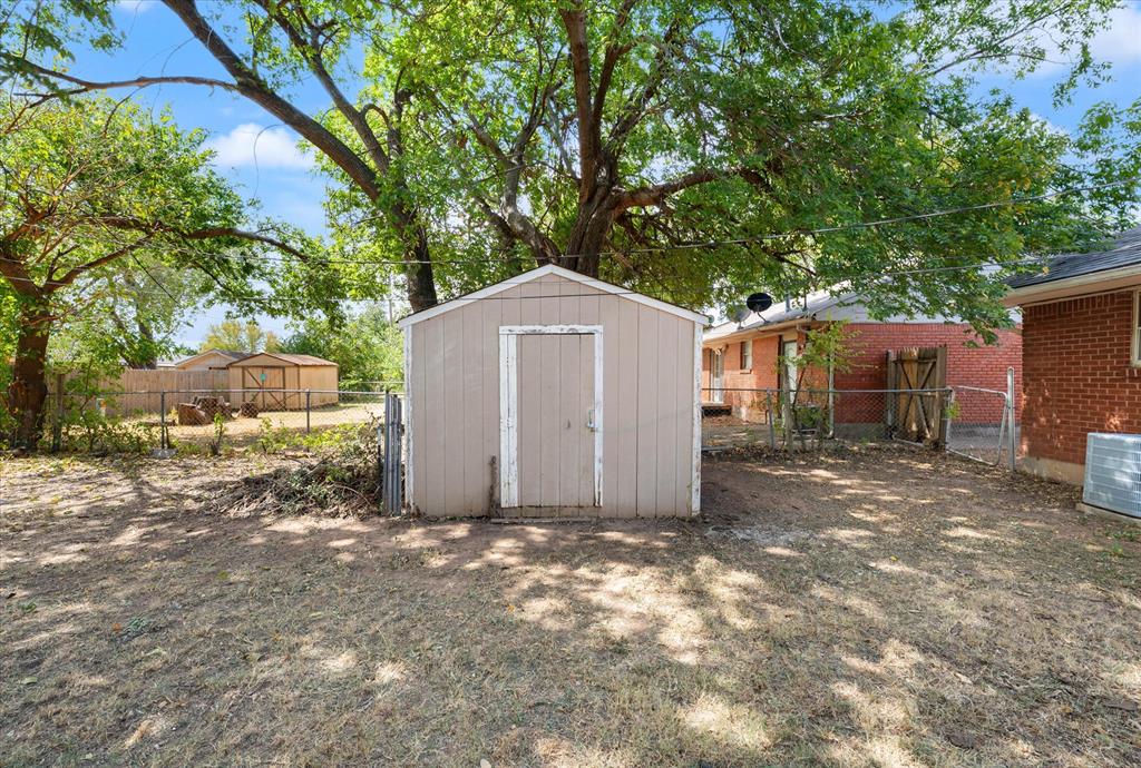 748 N Markwell Avenue Property Photo 36