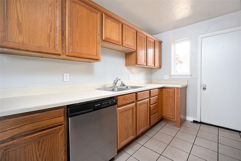 1246103 Property Photo 12