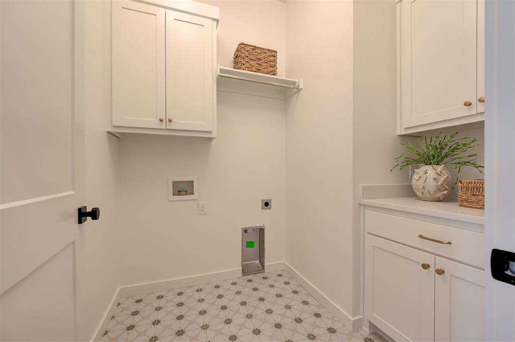 2432 Amante Court Property Photo 27