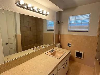 3617 N Drexel Boulevard Property Photo 11