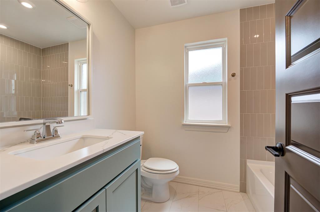 12008 Nw 120th Street Property Photo 27