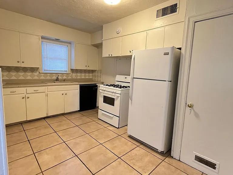 1414 N Drexel Boulevard Property Photo 5