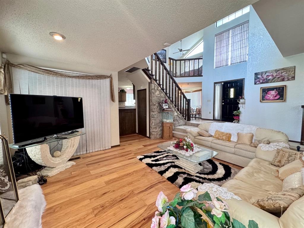 2825 Tealwood Drive Property Photo 3