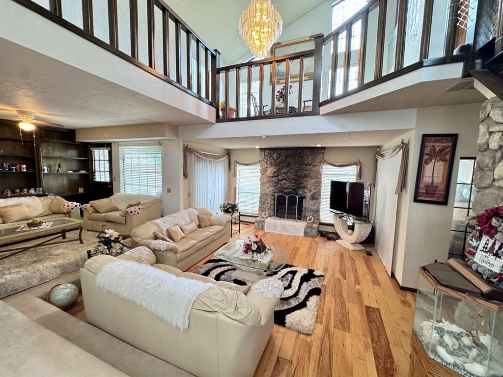 2825 Tealwood Drive Property Photo 4