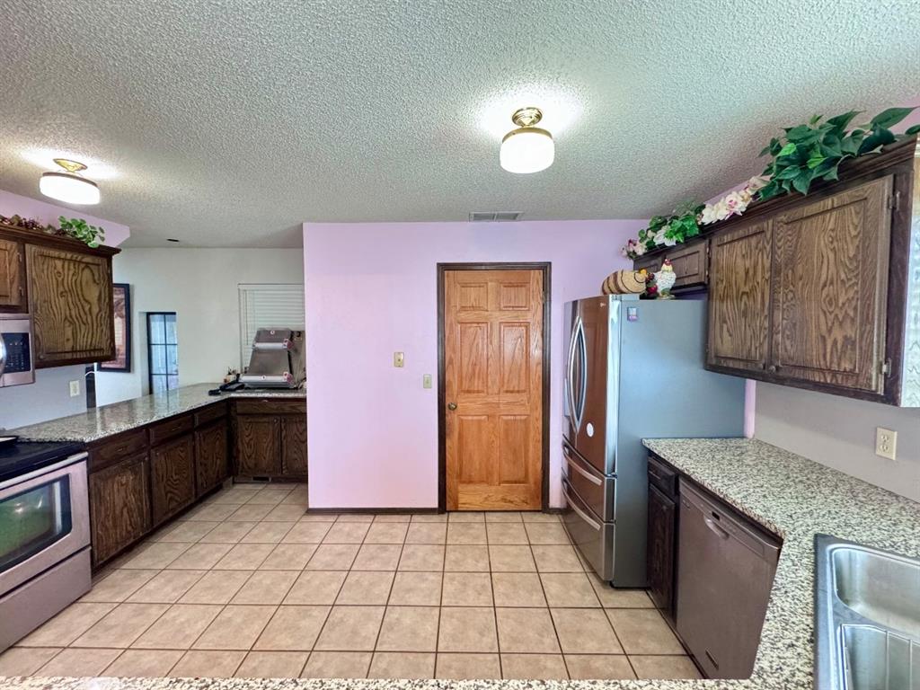 2825 Tealwood Drive Property Photo 12
