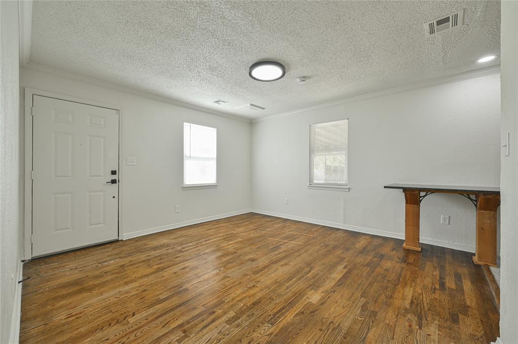 5600 N Donald Avenue Property Photo 6