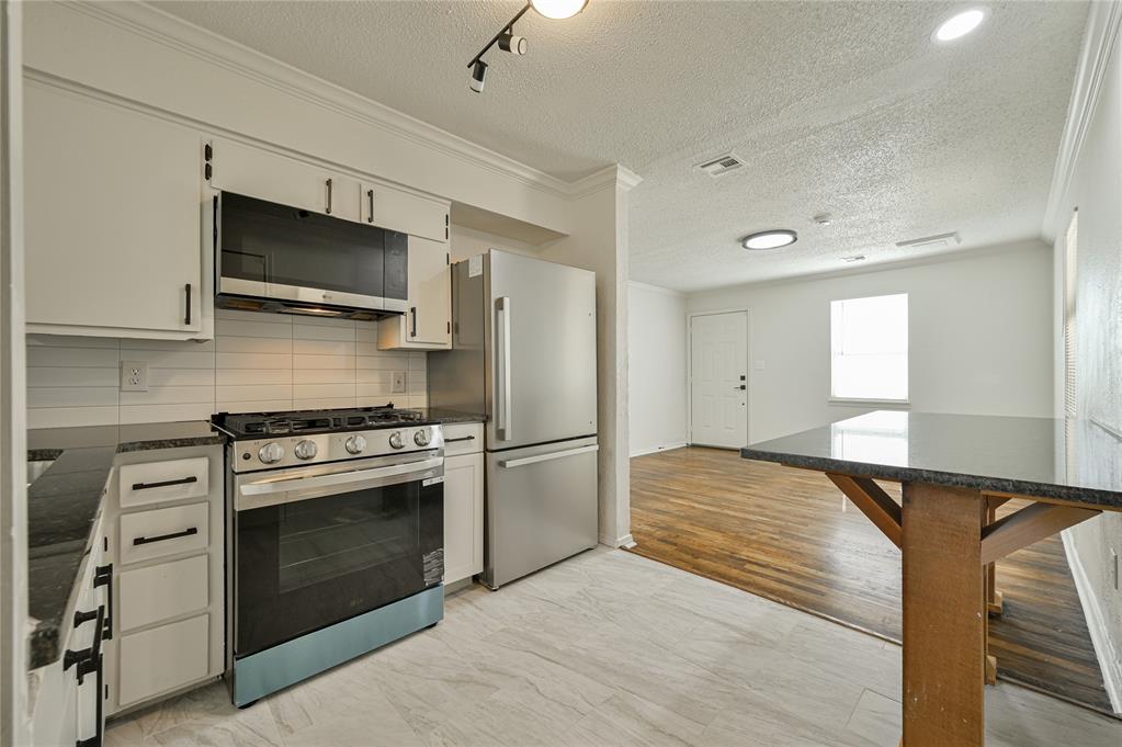 5600 N Donald Avenue Property Photo 11