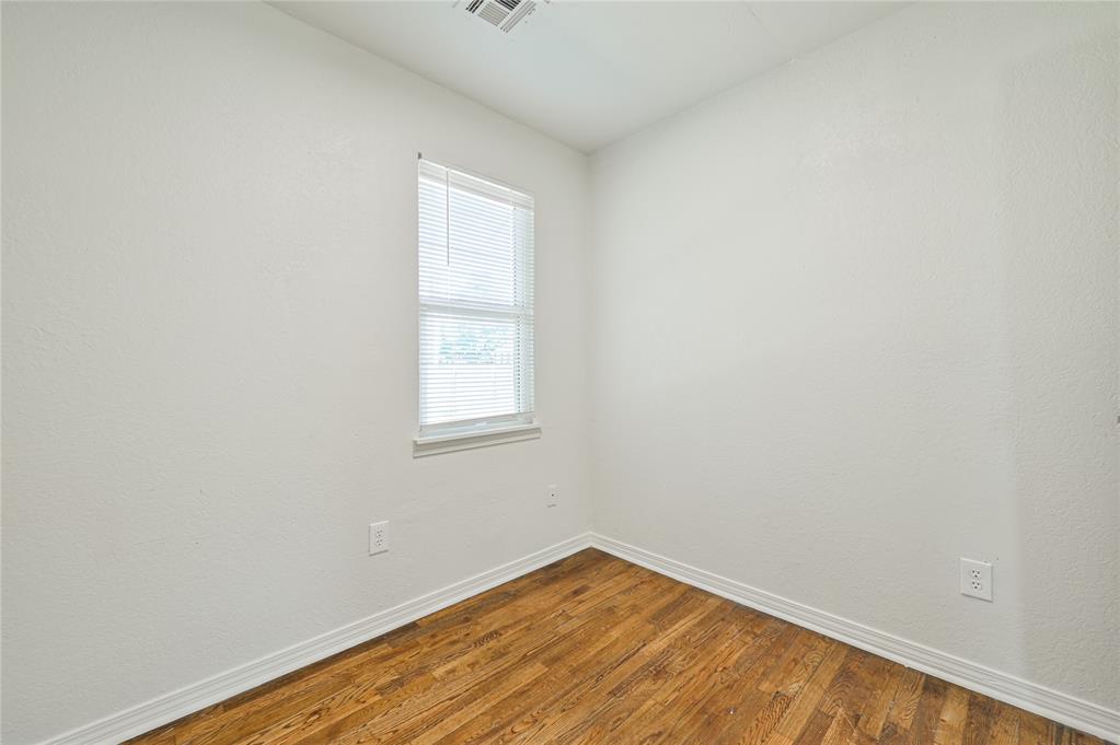 5600 N Donald Avenue Property Photo 25