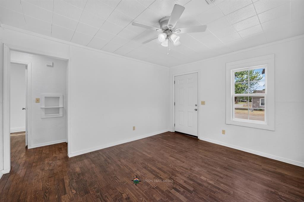 4900 N Willow Avenue Property Photo 7