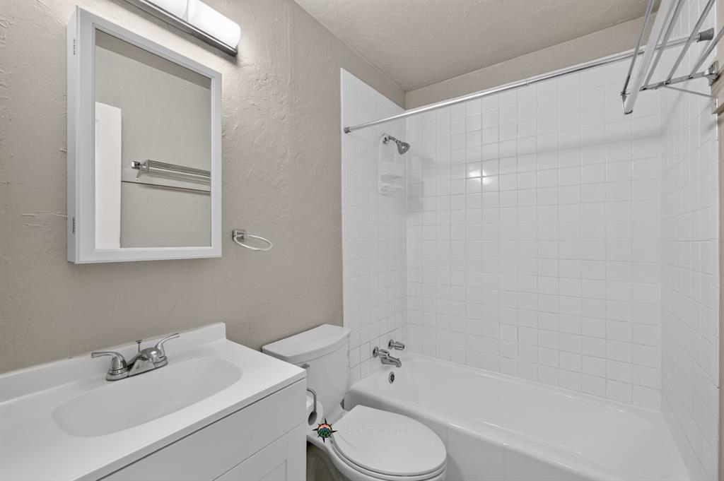 4900 N Willow Avenue Property Photo 12