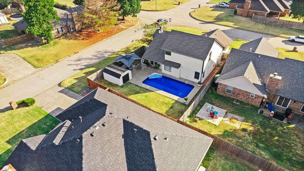 1812 Honeysuckle Lane Property Photo 11