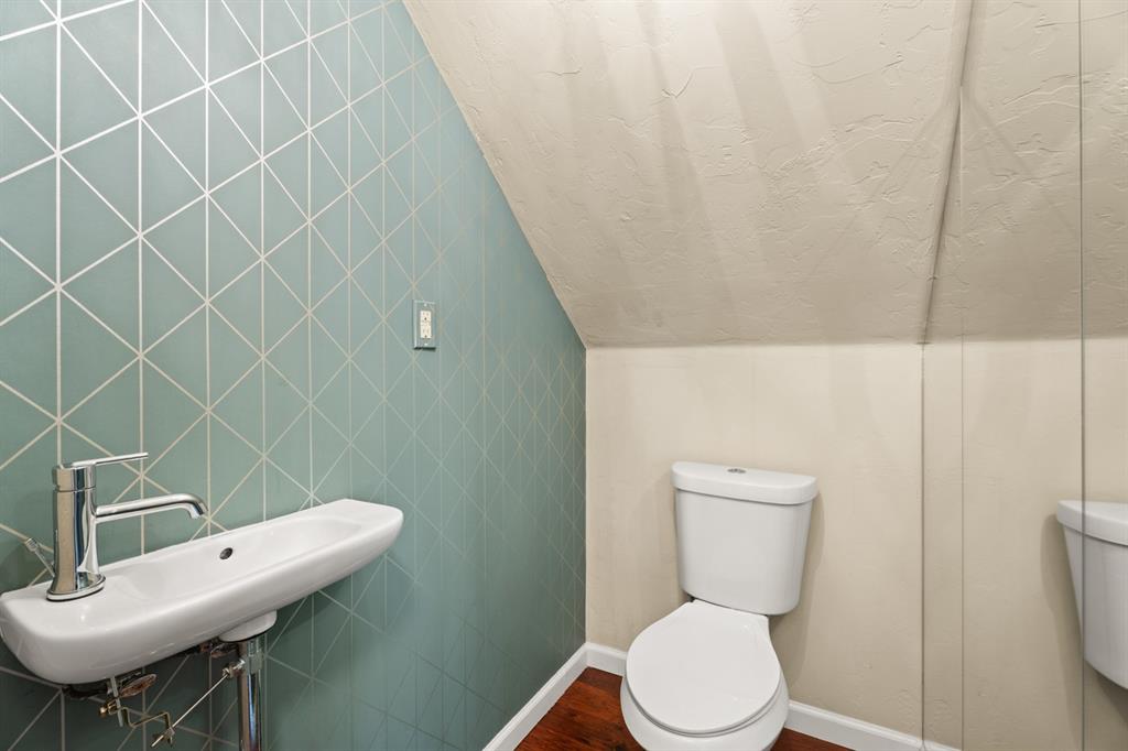 1812 Honeysuckle Lane Property Photo 21