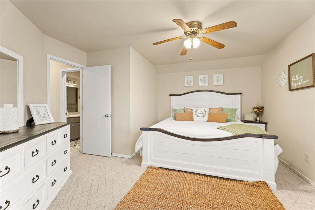 1812 Honeysuckle Lane Property Photo 28