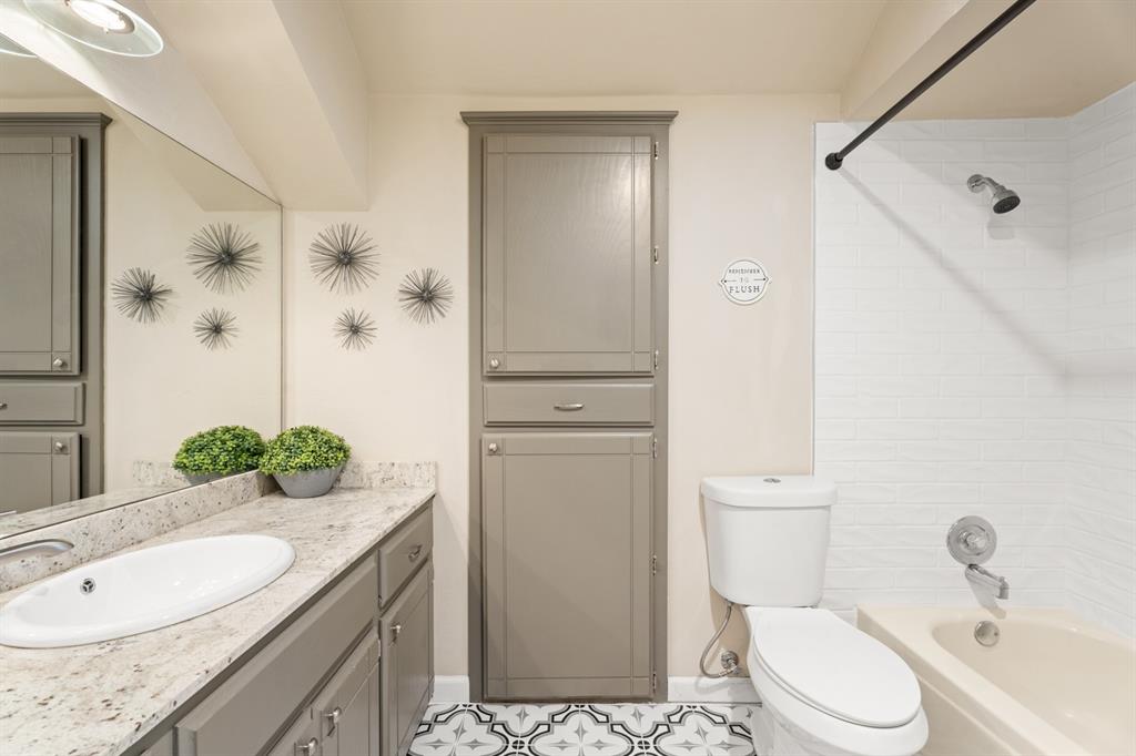 1812 Honeysuckle Lane Property Photo 30