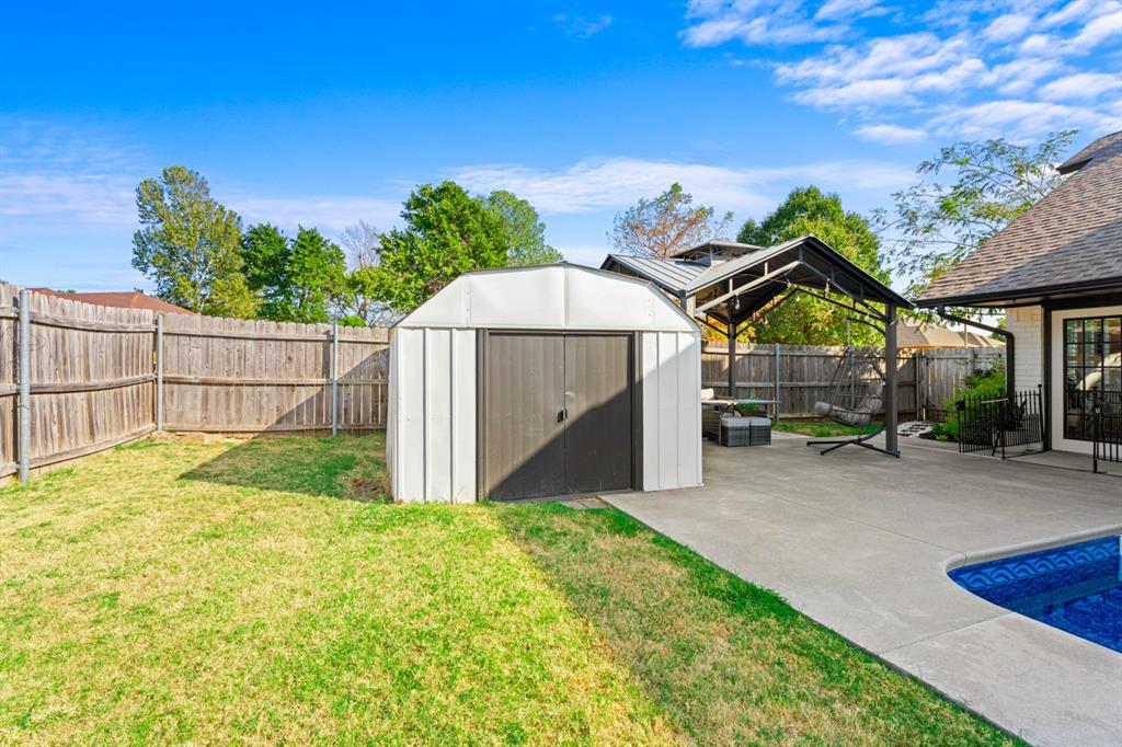1812 Honeysuckle Lane Property Photo 34