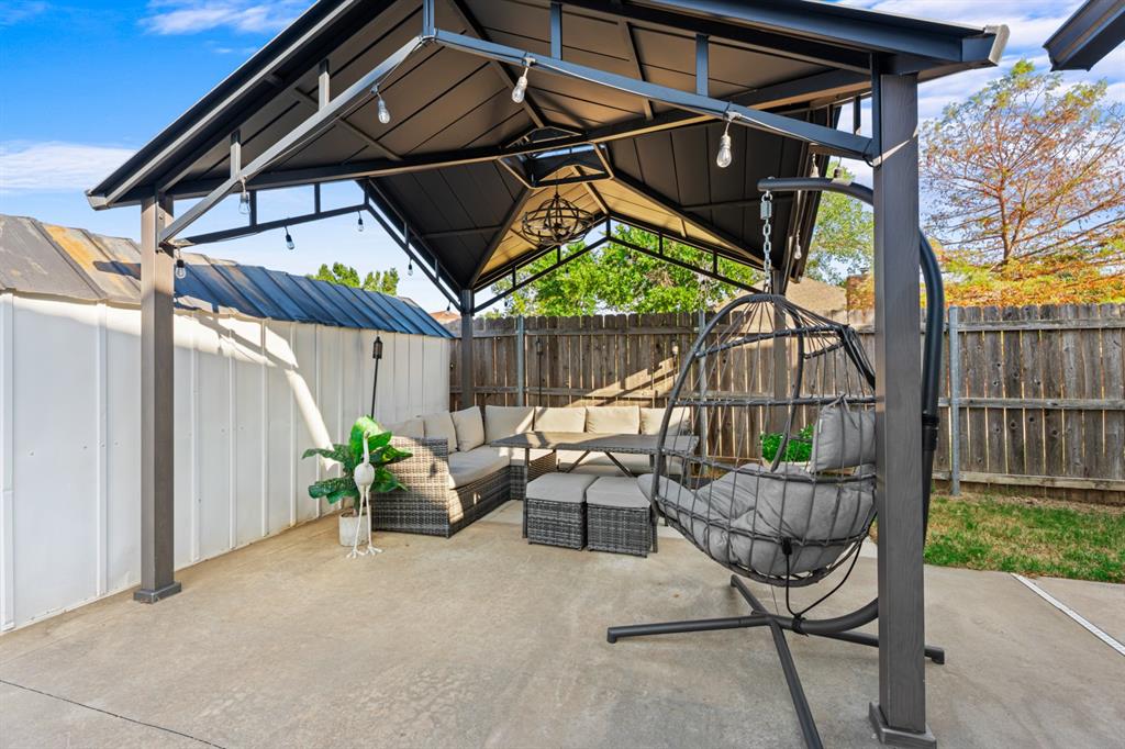 1812 Honeysuckle Lane Property Photo 36