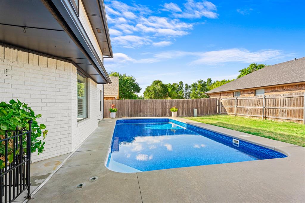 1812 Honeysuckle Lane Property Photo 37