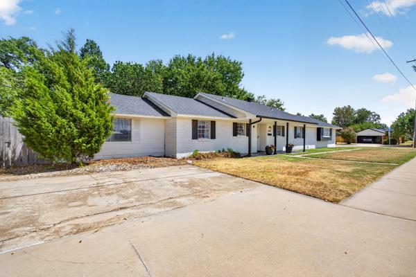 1460 N Broadway Avenue Property Photo 2