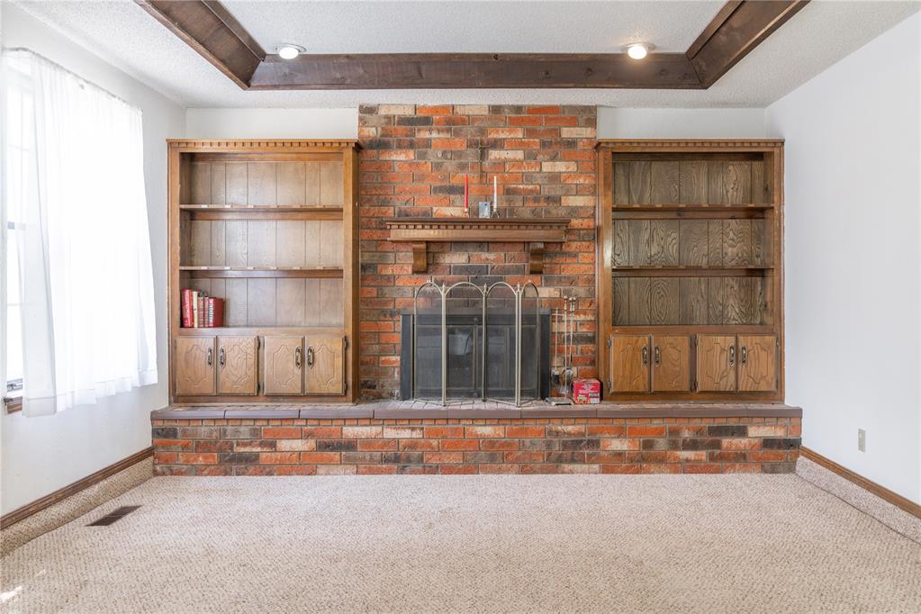 212 Americana Court Property Photo 4