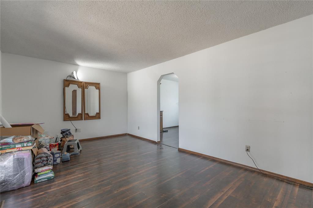 212 Americana Court Property Photo 6